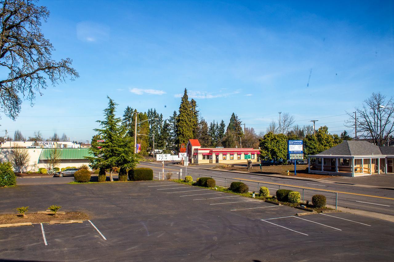 Guest House Inn Junction City Exterior photo